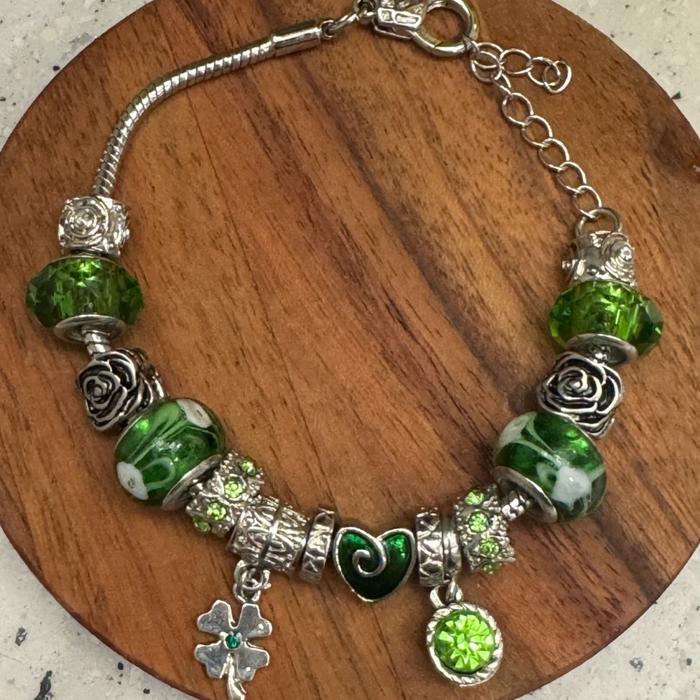 Green Beaded silver tone St. Patrick’s Day adjustable lucky charm bracelet.